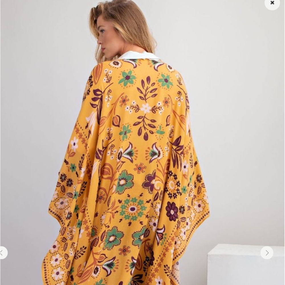 Easel Mustard Floral Cape